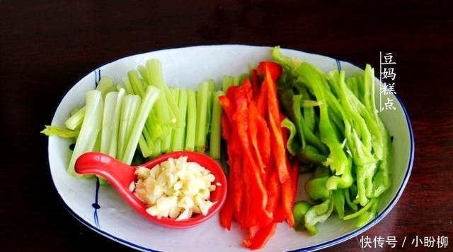 莲藕|清炒莲藕时,记得多加这2样蔬菜,爽口更下饭