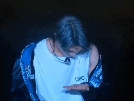  复古|《我是唱作人》预告，张艺兴复古造型抢眼，打“小抄”从小就会