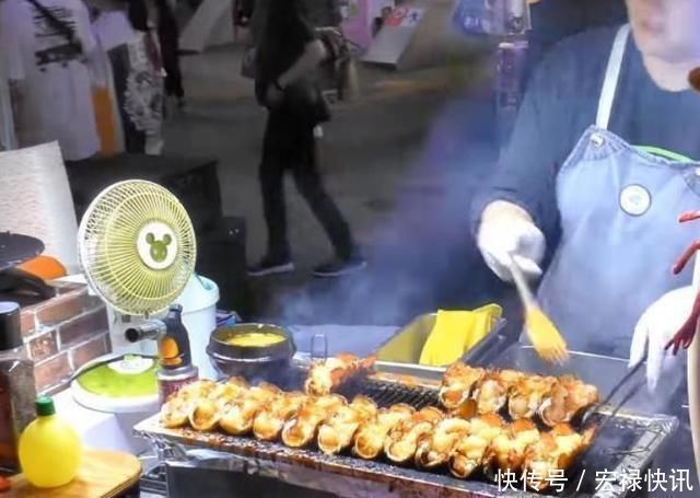 不准|胖大叔卖“奢侈小吃”,50元一个,不准食客挑,食客却排着长队买