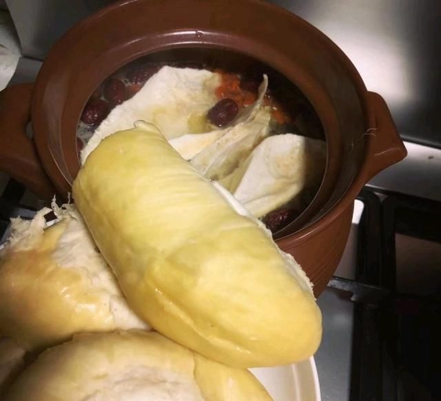 炖鸡|给大家推荐一道有味道的美食,榴莲炖鸡,好吃又香