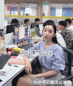 拍照|妹子,你这是在哪拍照的,环境有点狭窄,小心耳机线别绕头发上了