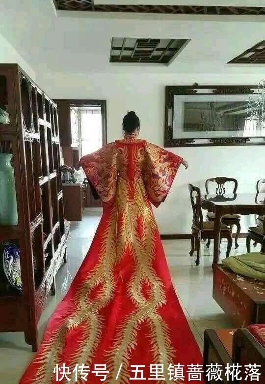 笑话|搞笑图片幽默段子笑话：妹子，看得出来你很想当皇后啊，哈哈