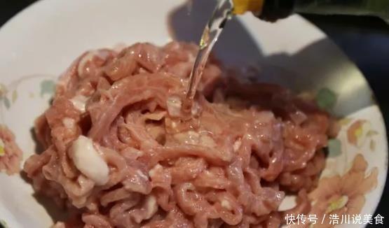 简单|仔姜配上肉丝,炒出来又香又下饭,关键做法太简单了