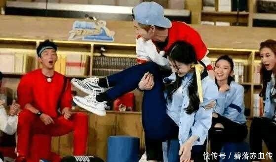 热巴|鹿晗跑男偷偷关心迪丽热巴, 一眼嘉宾识破称 “你担心她啊”!