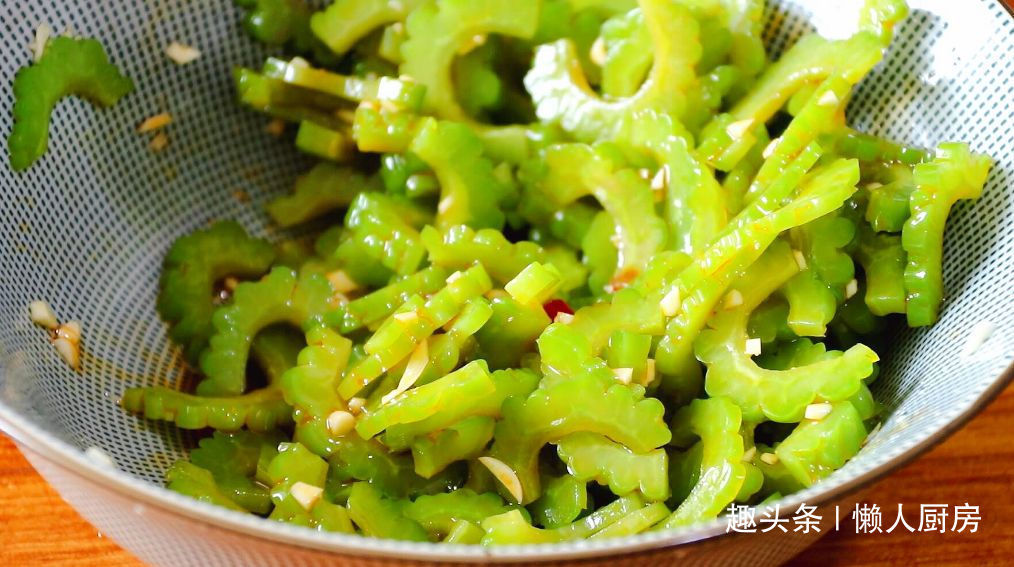  苦瓜|苦瓜怎么做好吃记住两点，能降低苦味，不爱吃苦瓜的人也爱吃