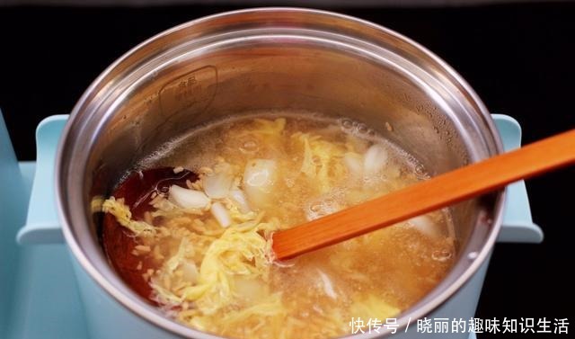 百合草莓酒|这种汤羹没有奶茶贵,却比饮料奶茶好,5元煮一锅,解秋燥还养颜