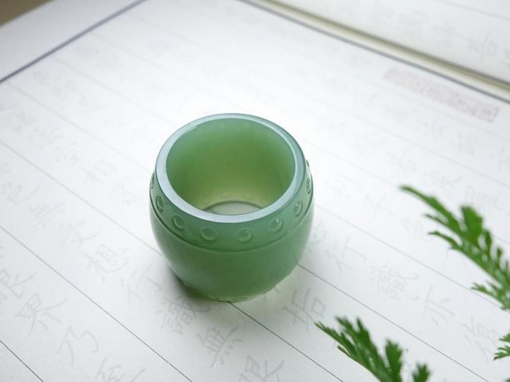 冰底菠菜绿|俄碧的颜色种类有哪些？诉说它的“青春碧玉”的颜色