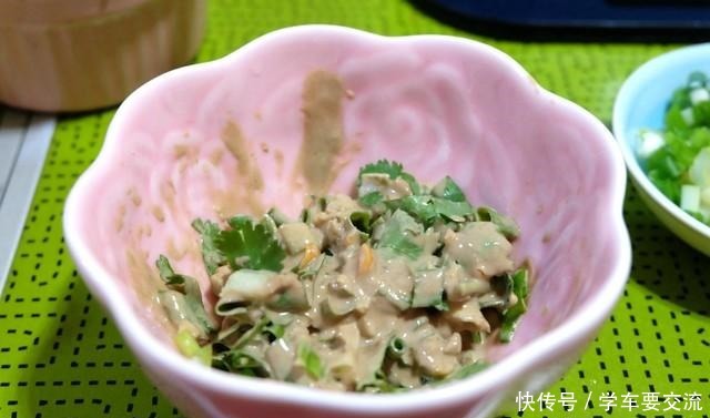 冬天|冬天在家吃火锅乐趣多,孩子自己夹菜,安全不怕烫,妈妈省心多了