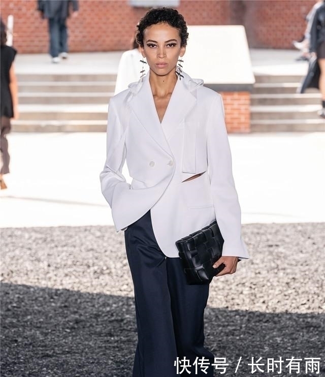  说了算|“喇叭裤”土不土你说了算！今年流行这样来穿，跟着穿就时髦显瘦