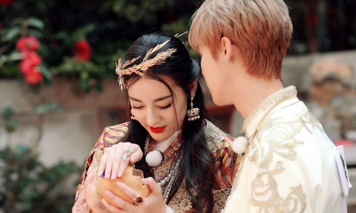  引路人|迪丽热巴到底多美录制极限挑战引路人围观，看到原图网友沉默了