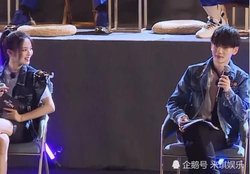  极限|都是参加《极限挑战》，周震南忍着在聊天，师姐杨超越独自睡着