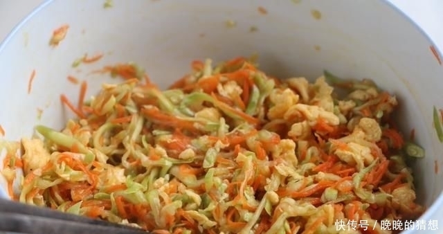 吃光|天热别蒸包子,教你懒人吃法,卷一卷8分钟出锅,早餐上桌准吃光