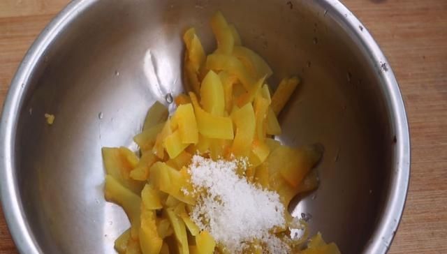 营养|南瓜饼很好吃的做法,不炸也不煎,营养又好吃,上桌就扫光