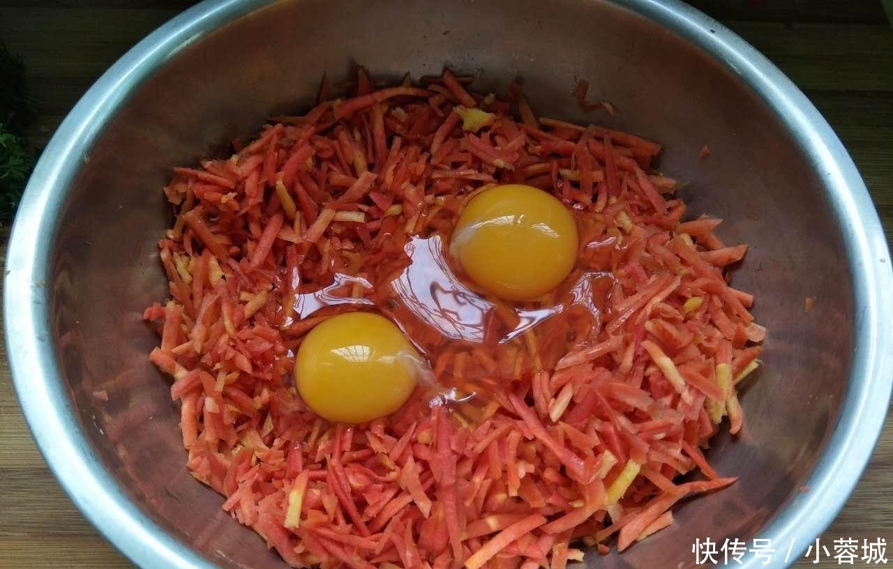 丸子|我炸的丸子,香脆酥软,怎么吃都不腻,边吃边炸,端上桌都快没了