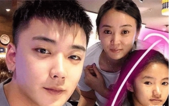 富豪|变形记最美农村女孩,被富豪认干女儿和城市哥哥同住,现在如何了