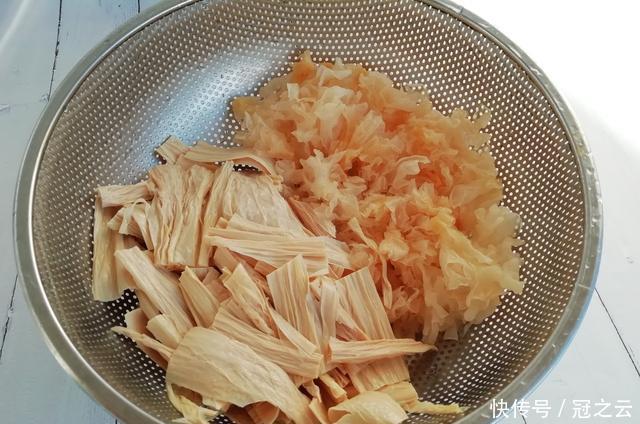  银耳|腐竹和它是天生一对，这样做营养又开胃，女人孩子吃最适合