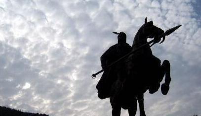 毒死|丈夫被害后，她替夫出征，死后葬了48座坟，48支送葬队伍全被毒死