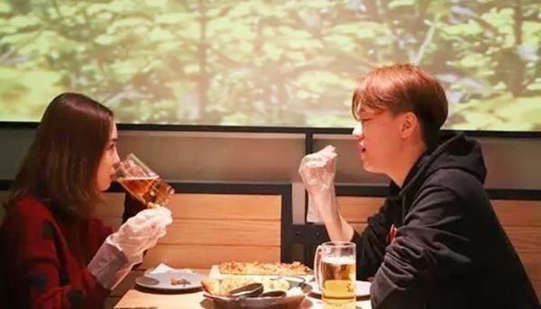 剩皮|关于女友的“我只吃一口”,包子一口下去只剩皮,奶茶珍珠全没