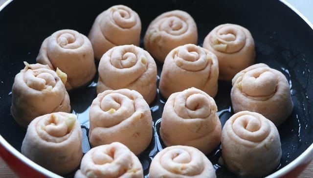 馒头|西红柿鸡蛋别炒着吃了,新吃法隔三差五就做,比馒头油条受欢迎