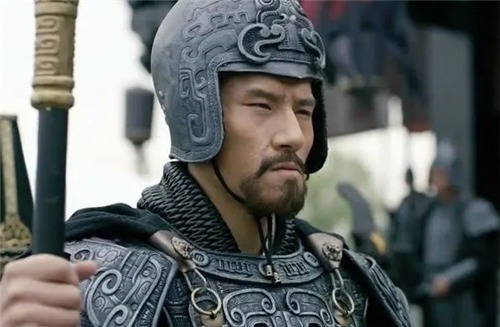 连斩|华雄连斩四将，若关羽不上谁还能斩华雄？其实曹操手下还有一人