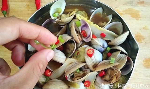 花样|顺德名菜卜卜蛤蜊,用鲜辣汤和暖身玩白贝“花样”