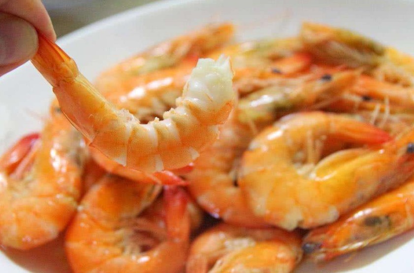  到底|煮虾时，到底需要去虾线吗大厨告诉你正确答案，别再瞎弄了