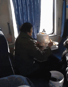 破洞|搞笑GIF:最潮流破洞牛仔裤 新款!绝对新款