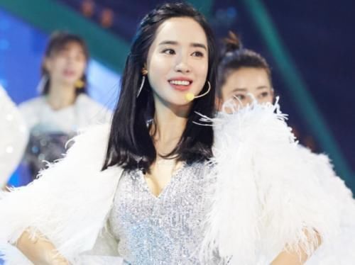 节目|《乘风破浪》冲浪榜更新,第一名已经被淘汰,吴昕万茜名次厉害了