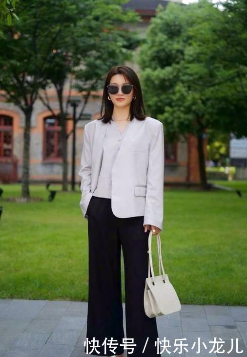 开衫|美女简洁的开衫搭配打底裤,配置的不一样,时尚又靓丽!