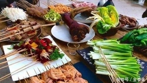  看了以后|李子柒在家吃烧烤，看到准备的食材后，网友不淡定：多少钱一位？