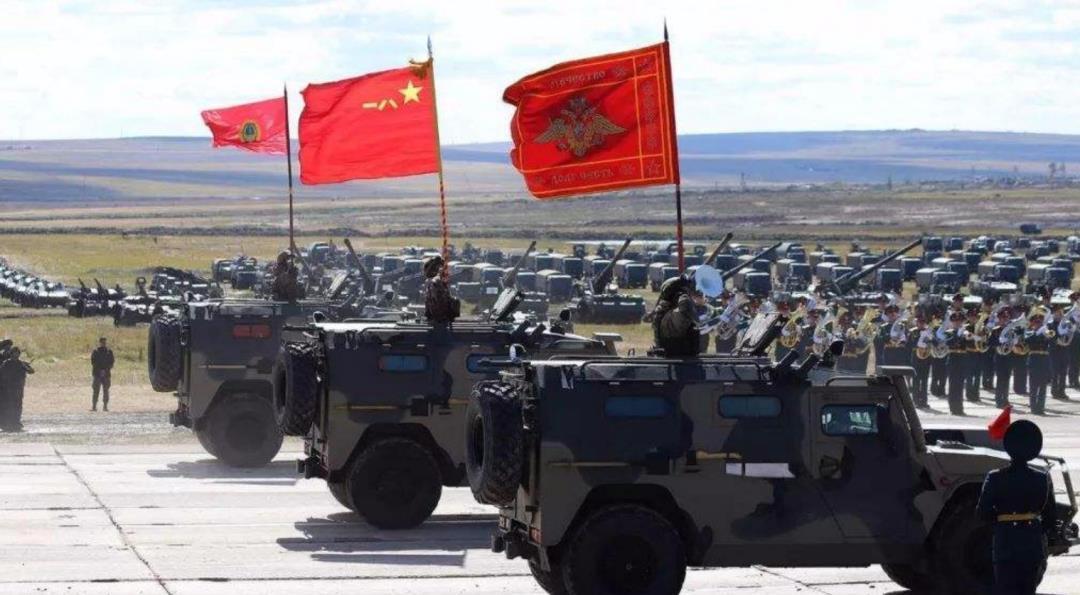 中国|集结兵力近百万,配备坦克上万辆,苏联为何最终没敢南下中国?